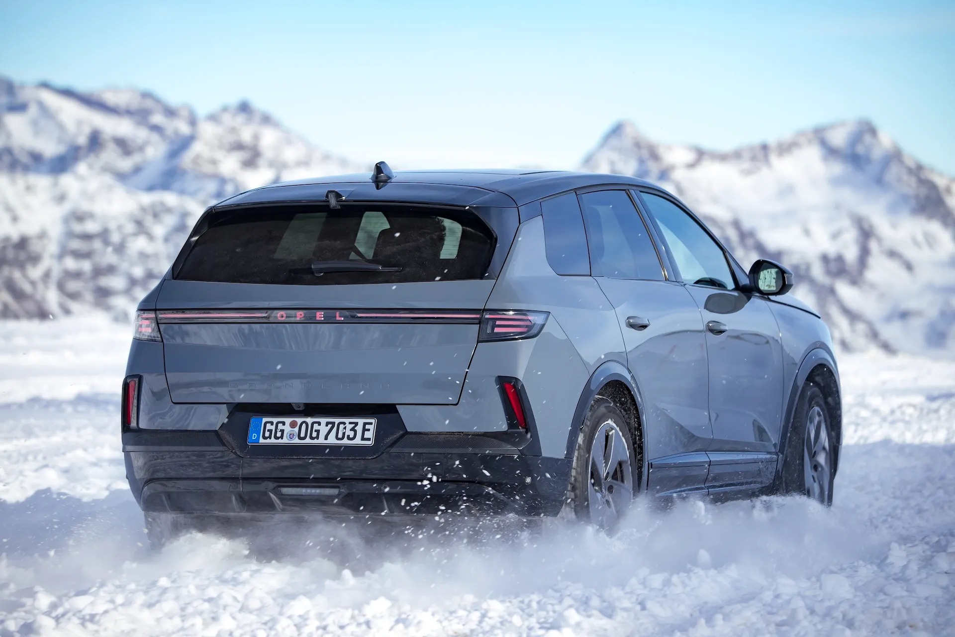 Opel Grandland Electric AWD Debuts Dual-Motor System