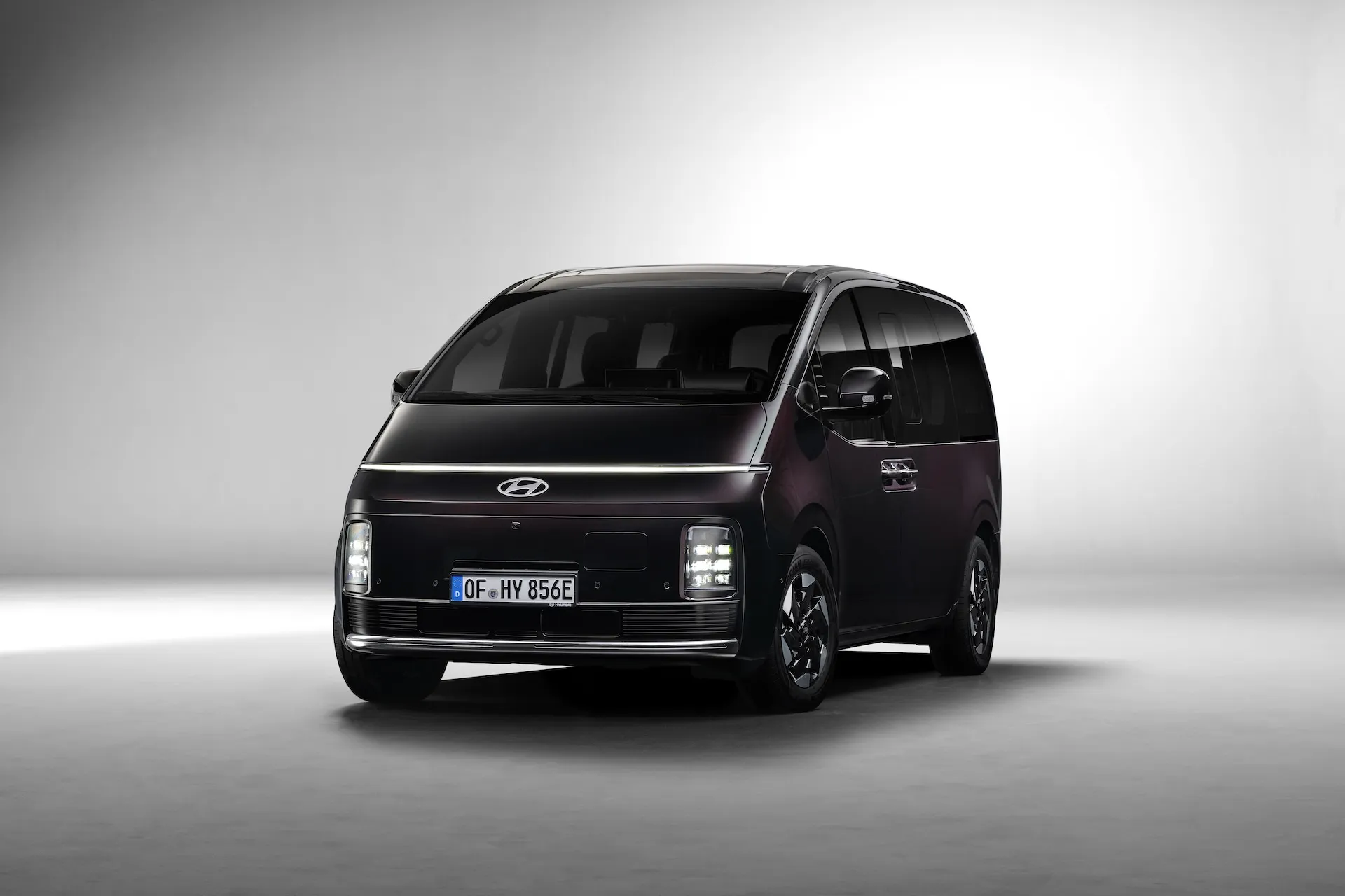 Hyundai STARIA Electric Brings 800-Volt Architecture to MPV Segment
