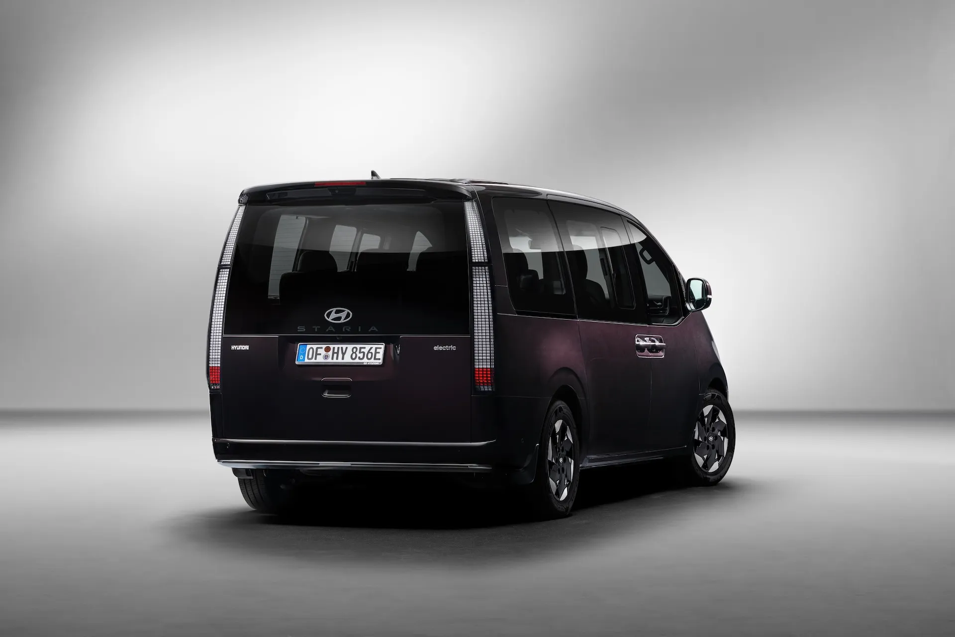 Hyundai STARIA Electric Brings 800-Volt Architecture to MPV Segment