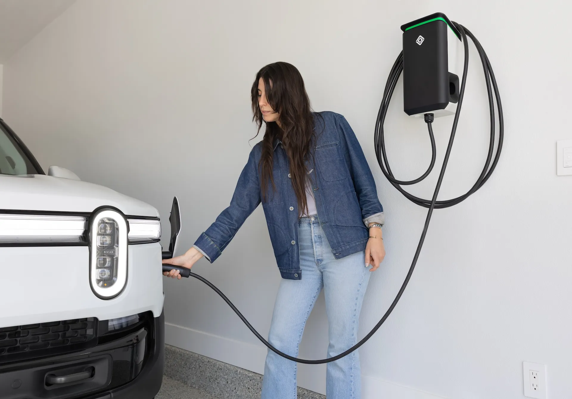 Rivian Partners With EnergyHub on Managed Charging
