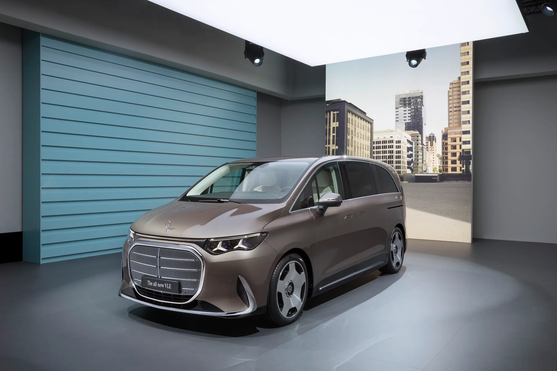 Mercedes-Benz Unveils All-Electric VLE Grand Limousine