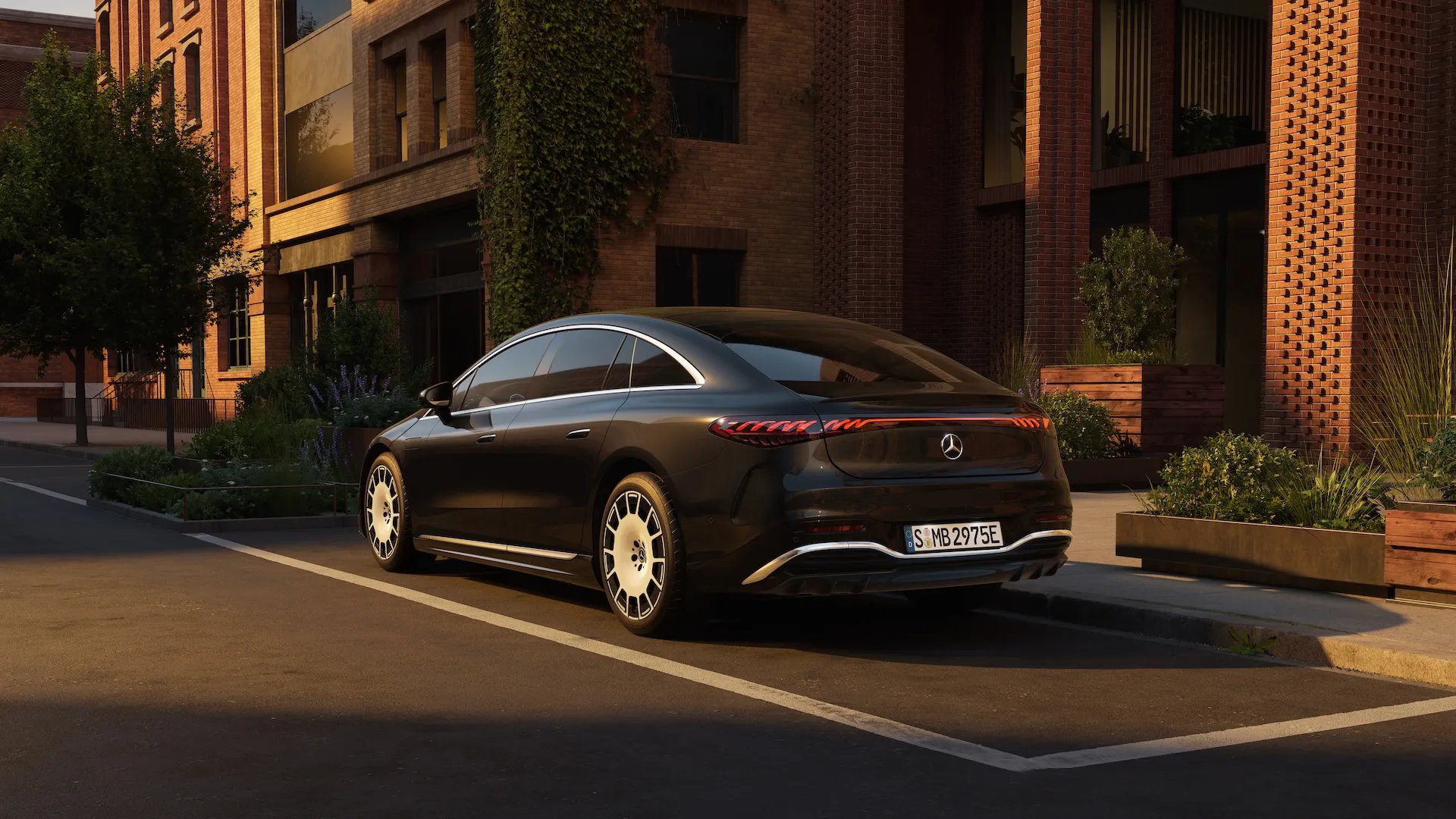 Mercedes-Benz EQS Facelift Adds 800-Volt Architecture and 926-Km Range