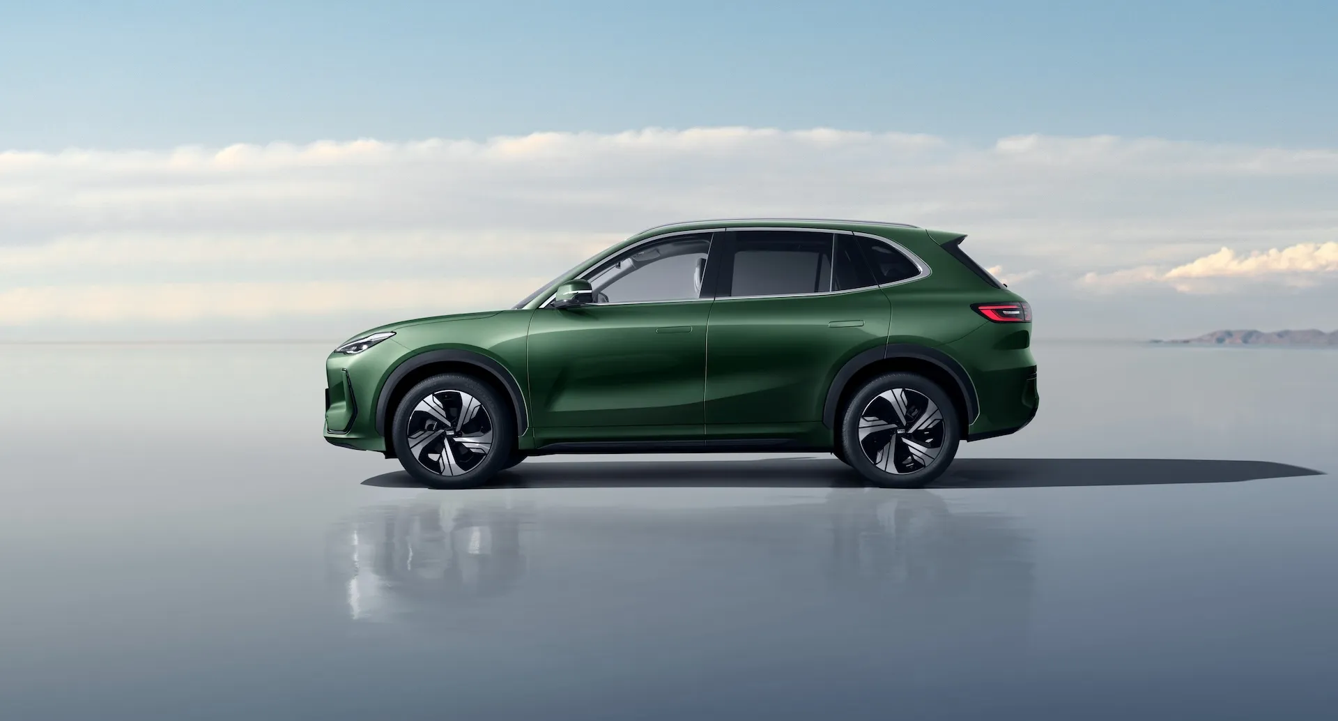 Geely EX5 Ultra Adds Bigger Battery, Towing, and 280-Mile Range to UK Lineup