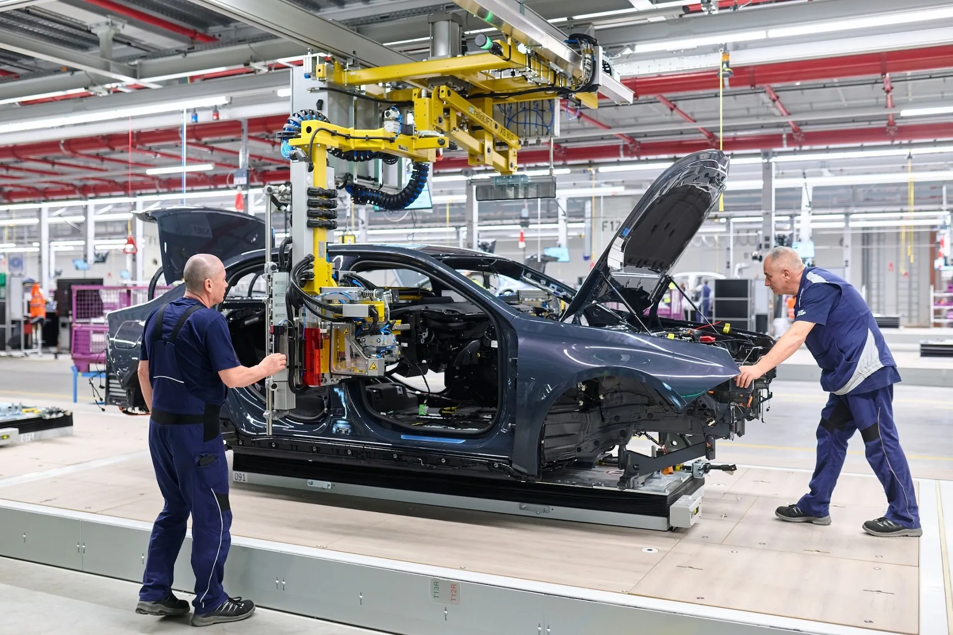 BMW Transforms Munich Plant for Neue Klasse Production