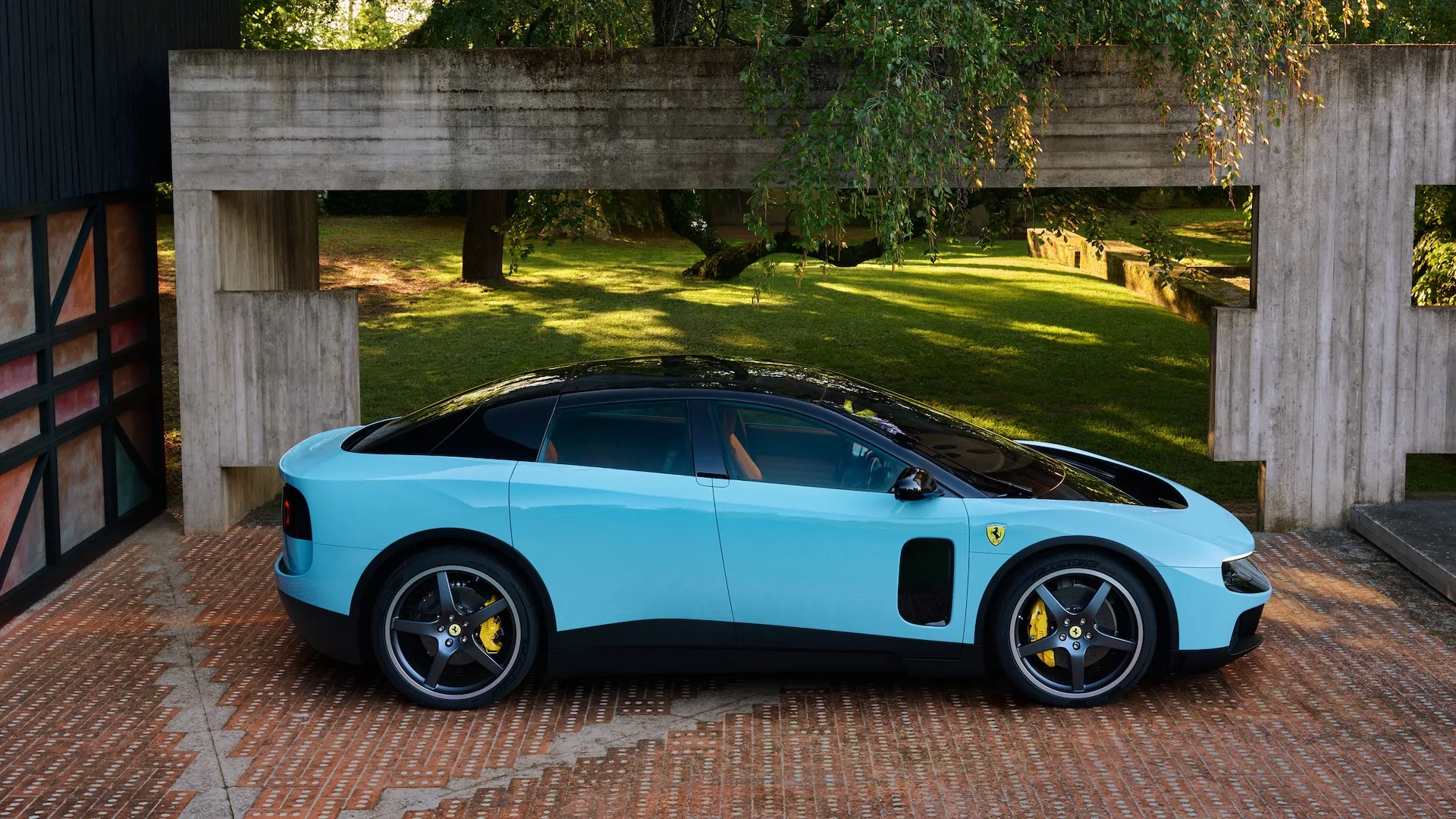 Ferrari Luce electric