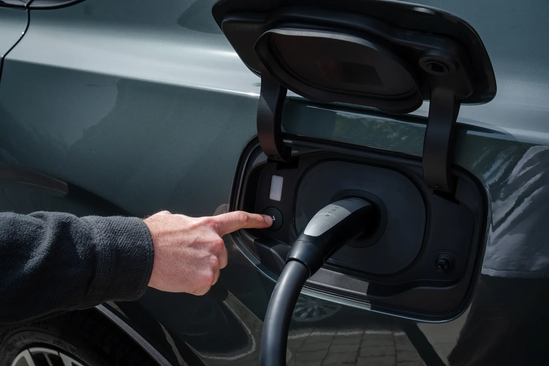 Volvo Opens Tesla Superchargers to European Drivers via App