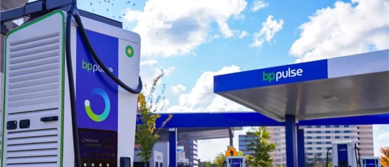 Presto bp pulse fast charging collaboration — bp pulse ultrafast charging hub serving EV fleet and rideshare drivers