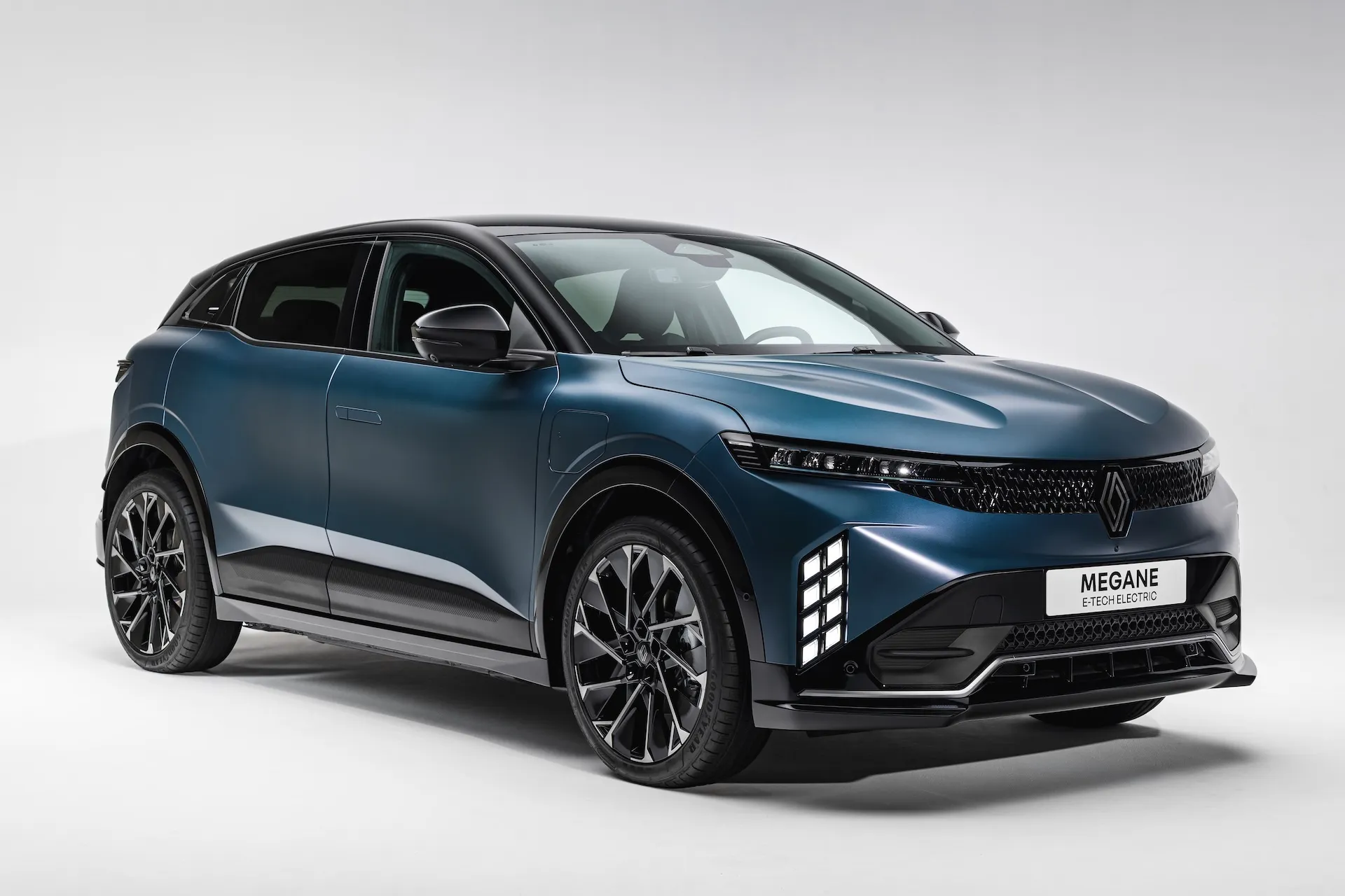 Updated Renault Megane E-Tech electric with new diamond-pattern front-end lighting signature