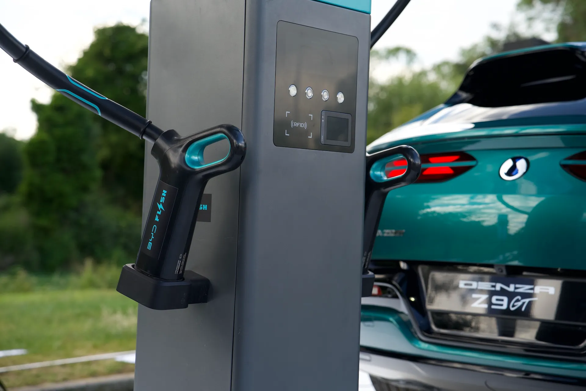 BYD FLASH Charging Makes UK Debut at Uxbridge