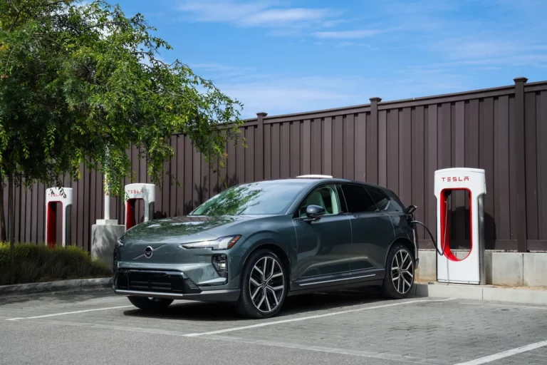A Volvo EX90 connected to a public DC fast charger, illustrating Volvo Plug & Charge automatic authentication in the United States.