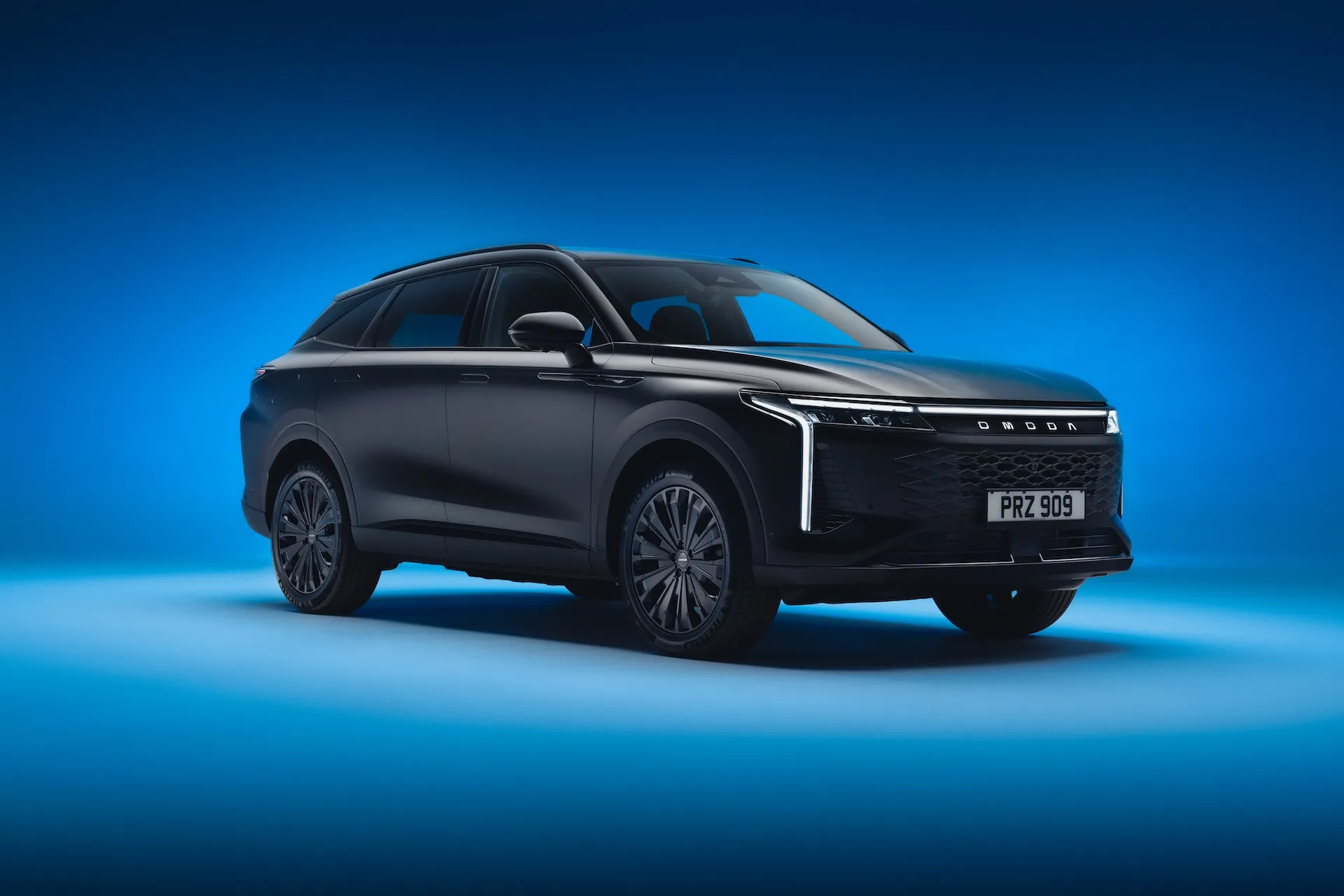 OMODA 9 SHS-P Black Noble in matte Iced Jasper Black with black alloy wheels