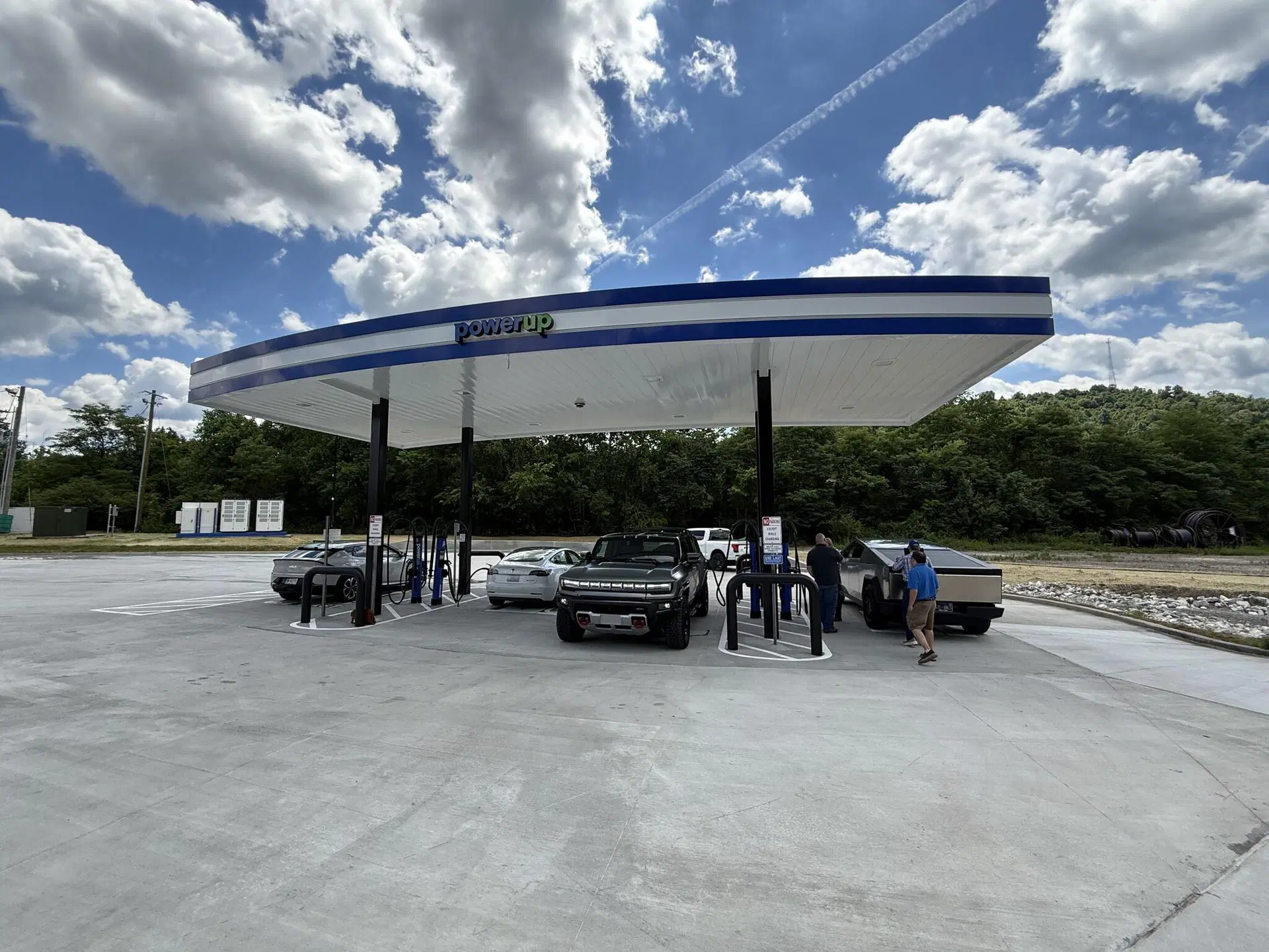 Kempower Flex Satellite EV chargers under PowerUp's canopy at the Manchester, Kentucky site, with vehicles charging at NACS and CCS1 dispensers