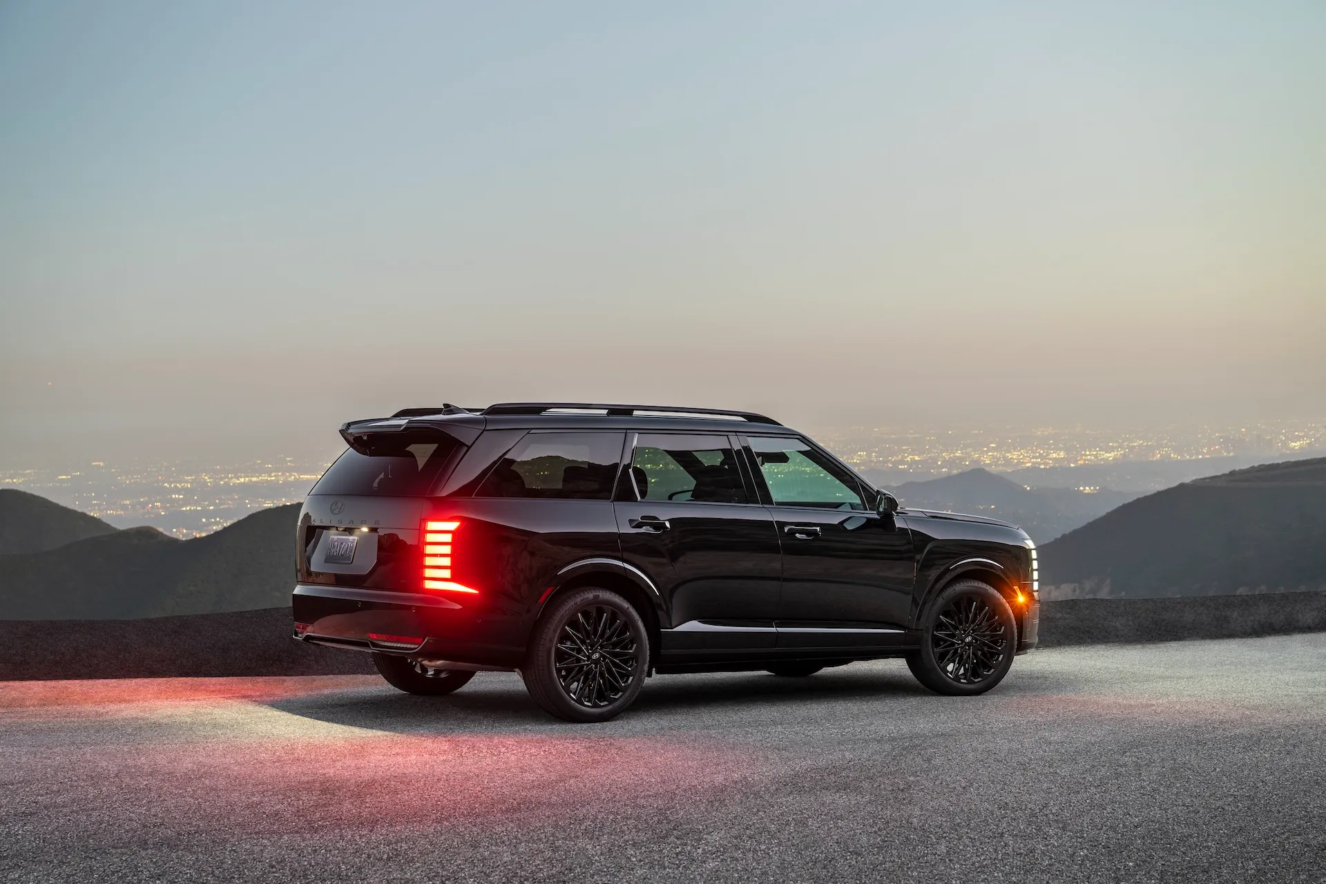 Hyundai Adds Calligraphy Black Ink to Palisade Hybrid