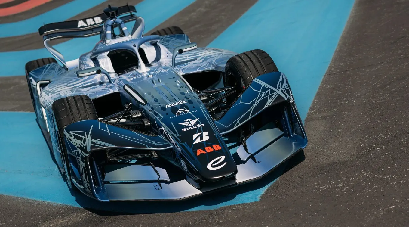 Nissan Formula E GEN4 race car