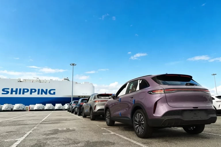 LEPAS L8 PHEV SUVs loaded for shipment to the Middle East at Guangzhou Nansha Port
