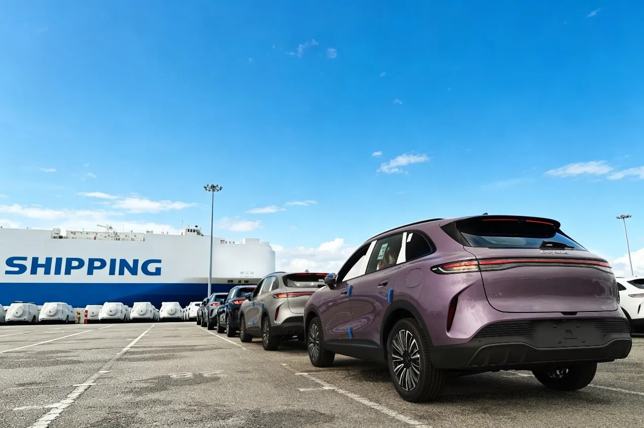 LEPAS L8 PHEV SUVs loaded for shipment to the Middle East at Guangzhou Nansha Port