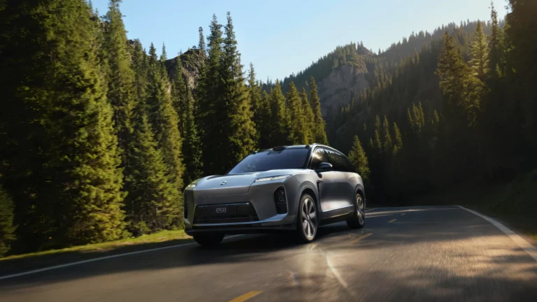 NIO ES8 Five-Seat Version parked, showing the X-Bar front fascia and Double-Dash daytime running lights