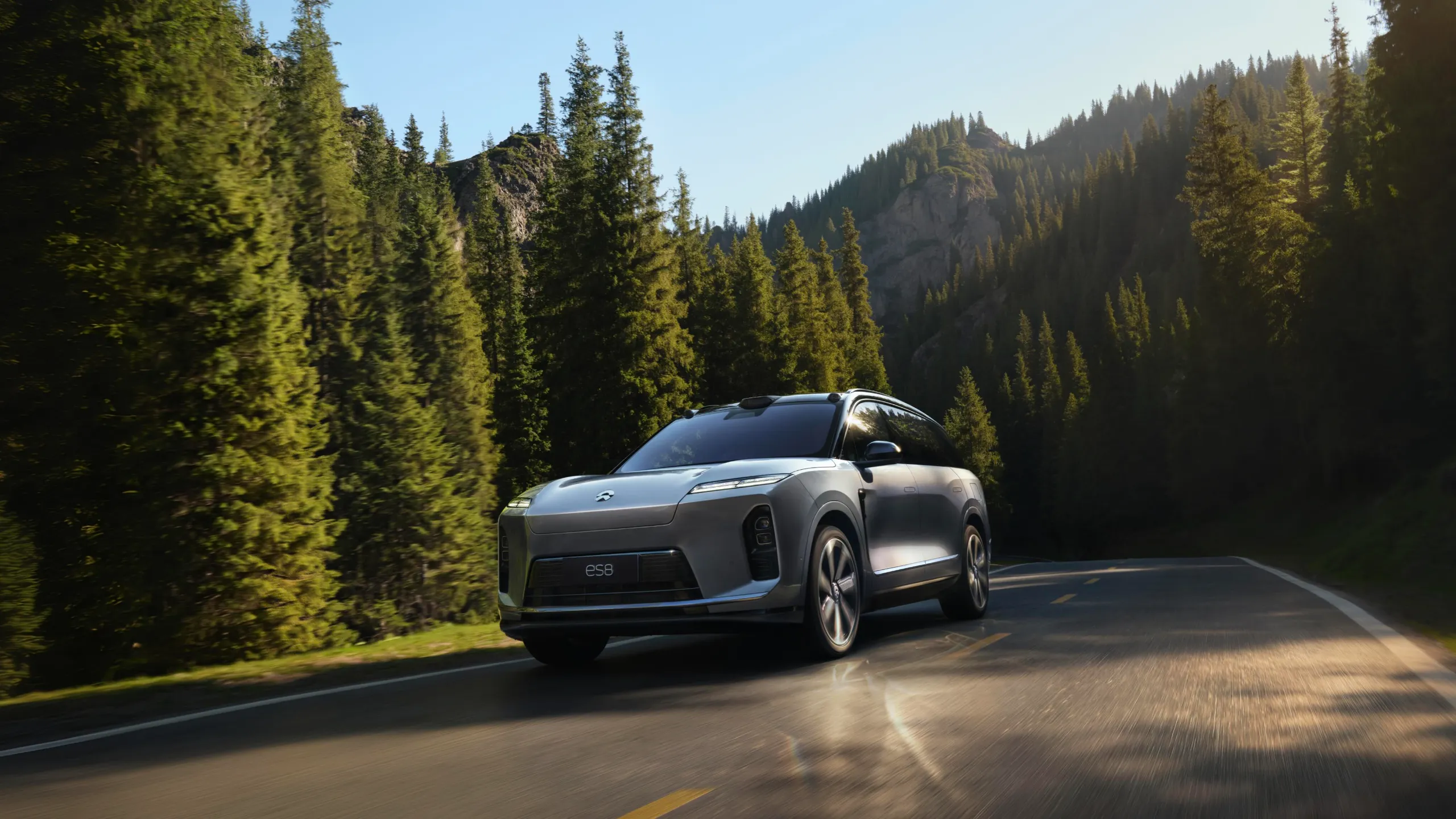 NIO ES8 Five-Seat Version parked, showing the X-Bar front fascia and Double-Dash daytime running lights