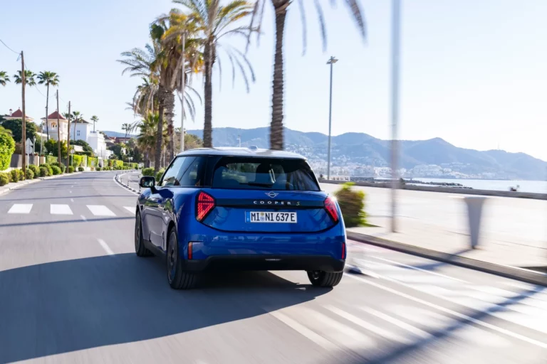 BMW, MINI Add Real-Time EV Charging Cost Tracking