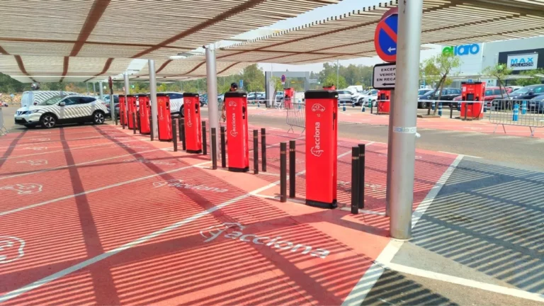 ACCIONA Energía EV charging station in Badajoz with 42 charging bays at the El Faro shopping center