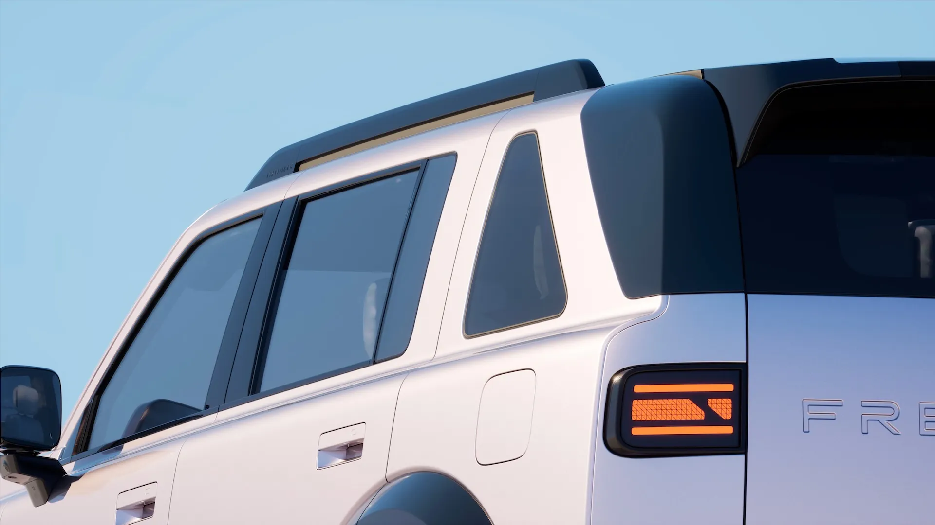 FREELANDER 8 rear design with heritage triangle window and full-width tailgate