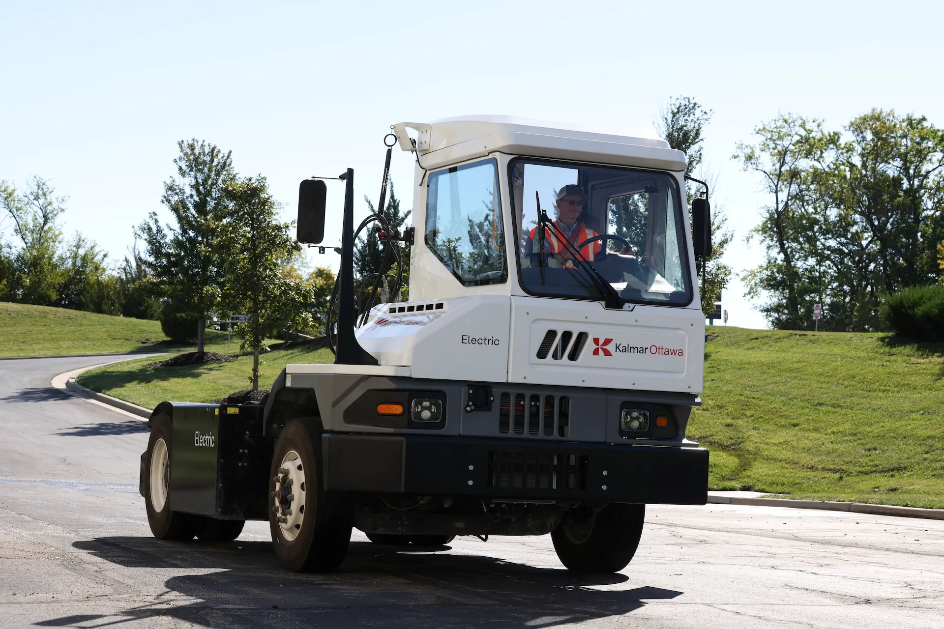 almar Ottawa T2 EV electric terminal tractor deployed in the WTC Group yard fleet