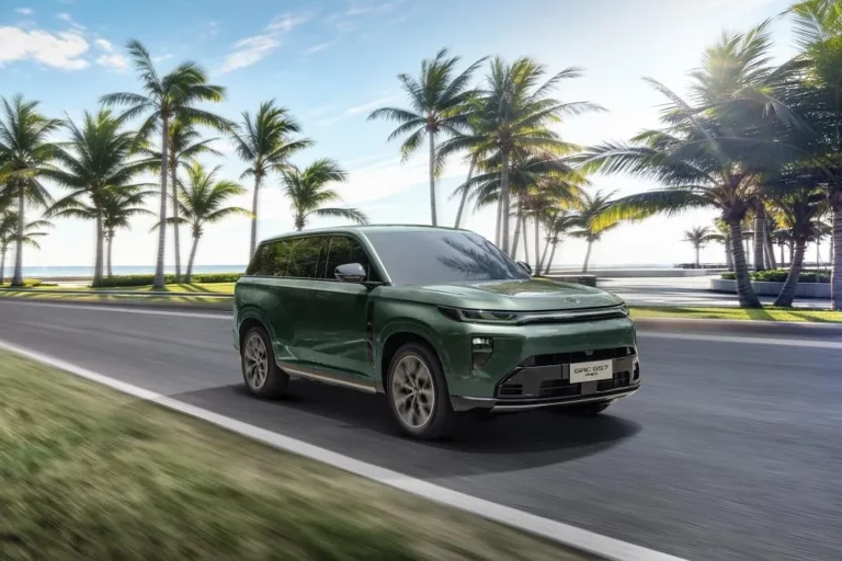 GAC GS7 plug-in hybrid SUV front fascia with full-width LED light strip