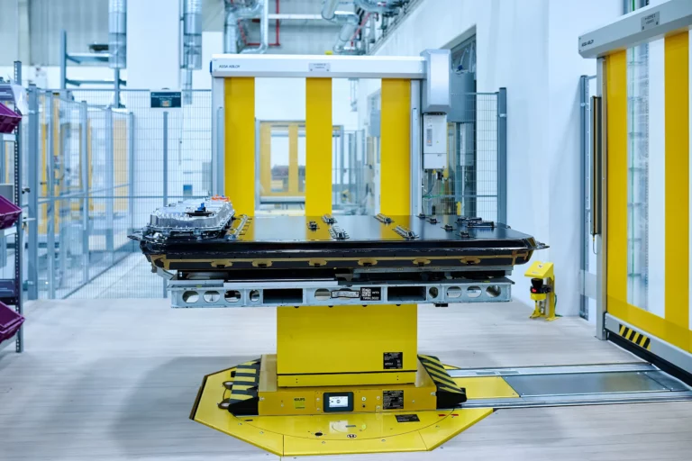 Production of the BMW Gen6 high-voltage battery at a BMW Group plant