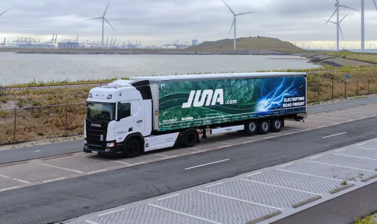 JUNA electric trucks from Scania operating on a European highway