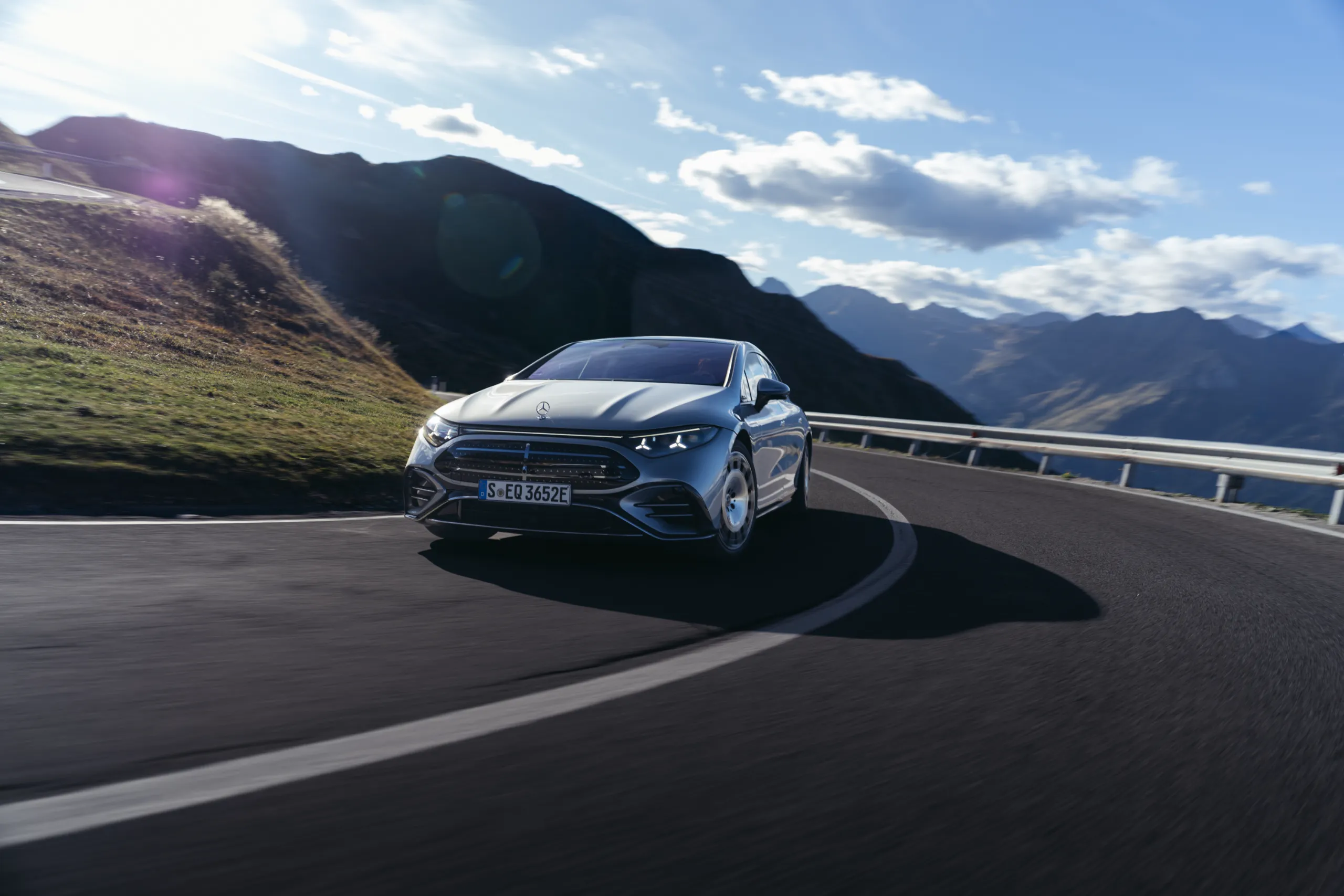 Mercedes-Benz EQS 580 4MATIC sedan, which offers Mercedes-Benz EQS steer-by-wire as optional equipment